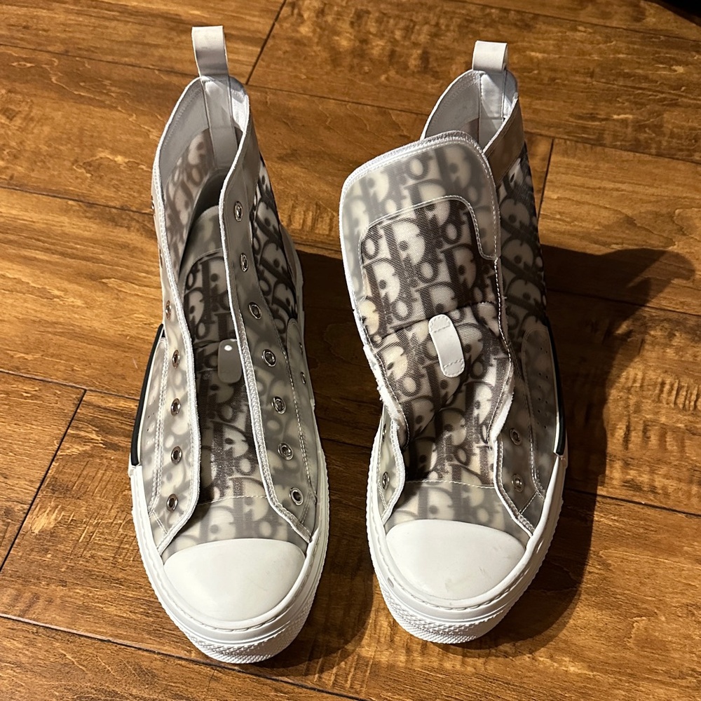 B23 League High-Top Sneaker
White and Black Dior Oblique Canvas